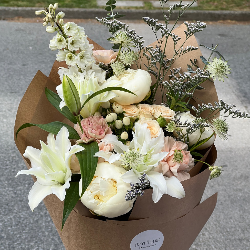 𝐯𝐞𝐫𝐲 𝐝𝐞𝐦𝐮𝐫𝐞, 𝐯𝐞𝐫𝐲 𝐦𝐢𝐧𝐝𝐟𝐮𝐥